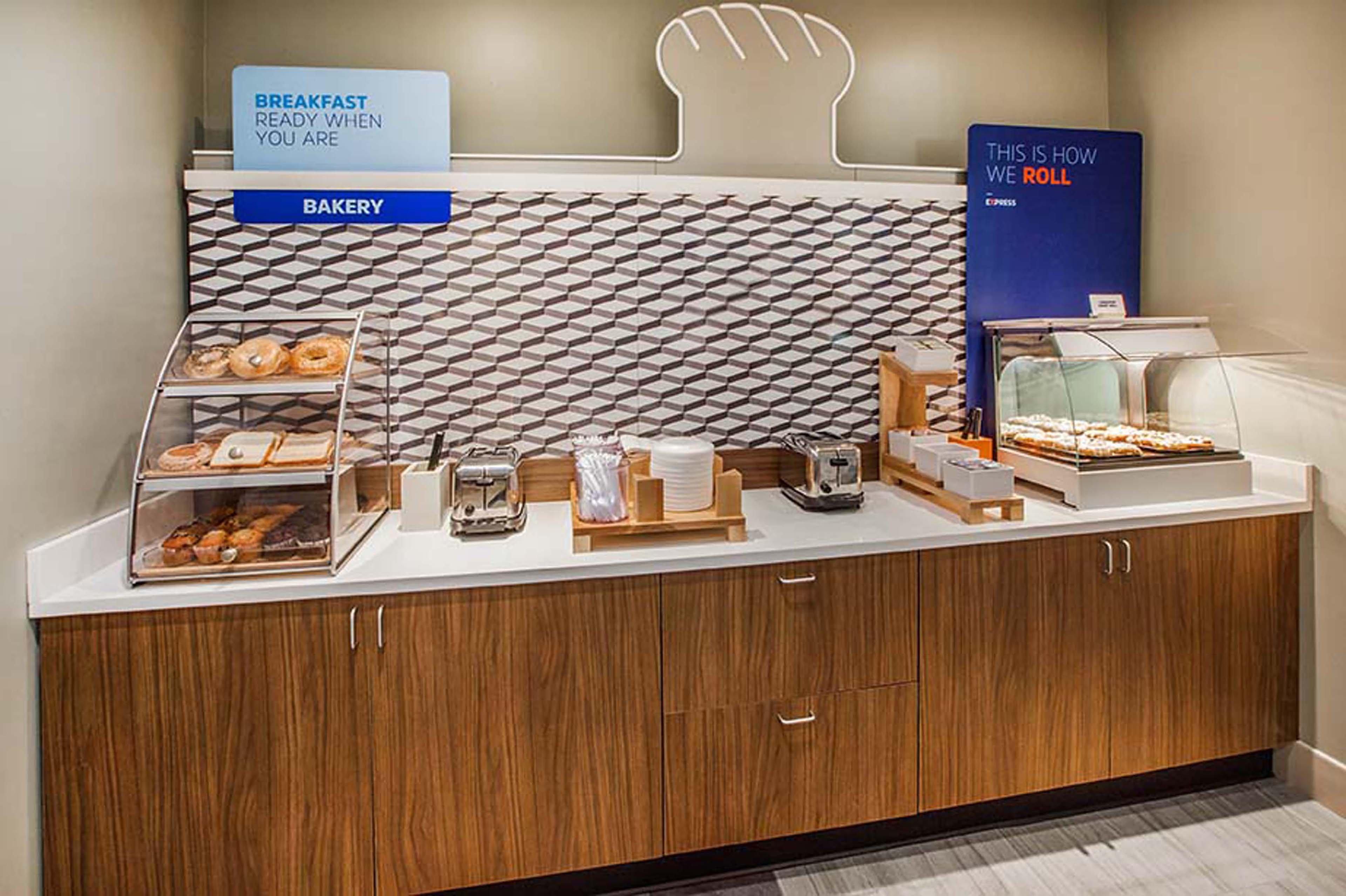 Holiday Inn Express Hotel & Suites Goldsboro - Base Area By Ihg Dış mekan fotoğraf
